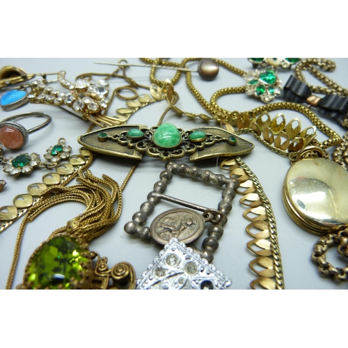 926 - A collection of vintage jewellery