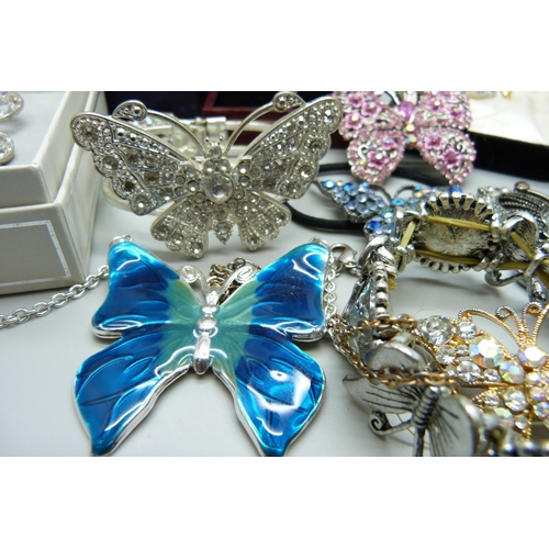 928 - A collection of butterfly and insect detail jewellery