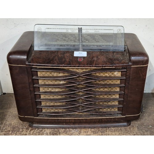 362 - An Art Deco Philips bakelite radio