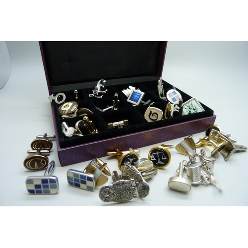 950 - A large collection of cufflinks