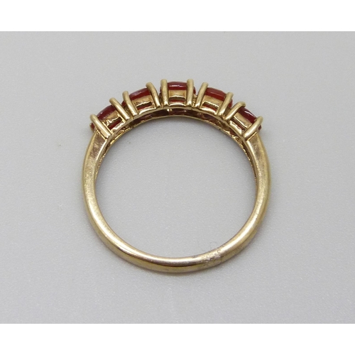 956 - A 9ct gold ring set with fire opals, 2g, N