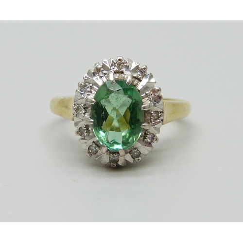 959 - An 18ct gold, diamond and green stone ring, 4.3g, K/L