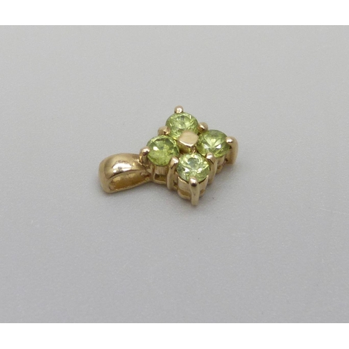 961 - A 9ct gold and peridot pendant, 0.7g