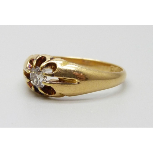 962 - An 18ct gold and diamond ring, Chester 1907, 5.4g, U, over 0.25carat weight, (diamond chipped)