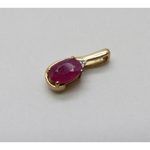 967 - A 9ct gold and ruby pendant, 0.5g