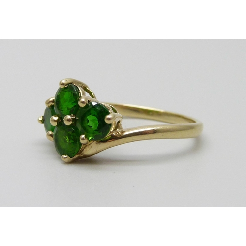 970 - A 9ct gold and green stone ring, 2.6g, O