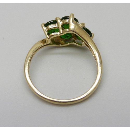 970 - A 9ct gold and green stone ring, 2.6g, O