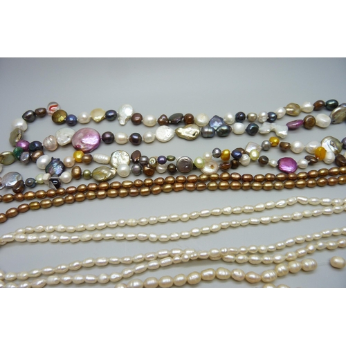 1099 - Five strings of freshwater pearls