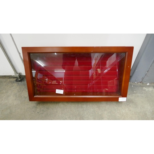 1118 - A dealer's glass top display cabinet **PLEASE NOTE THIS LOT IS NOT ELIGIBLE FOR IN-HOUSE POSTING AND... 