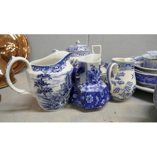 1135 - A collection of blue and white Willow pattern china **PLEASE NOTE THIS LOT IS NOT ELIGIBLE FOR IN-HO... 