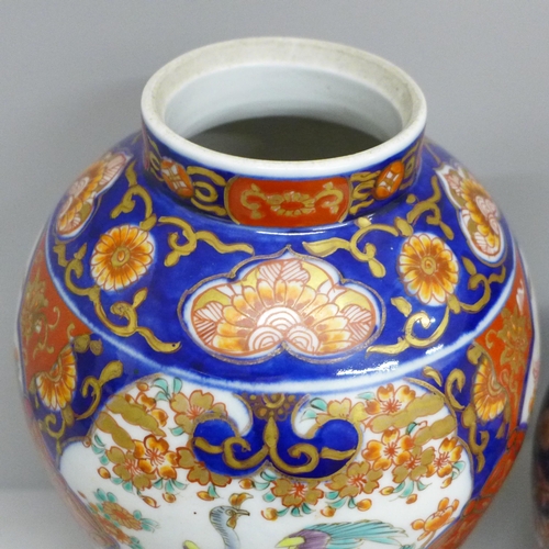 604 - A Japanese Imari vase, 22cm, and an Imari vase and cover