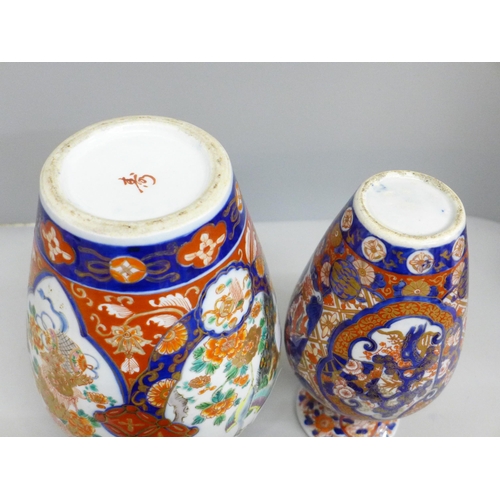 604 - A Japanese Imari vase, 22cm, and an Imari vase and cover