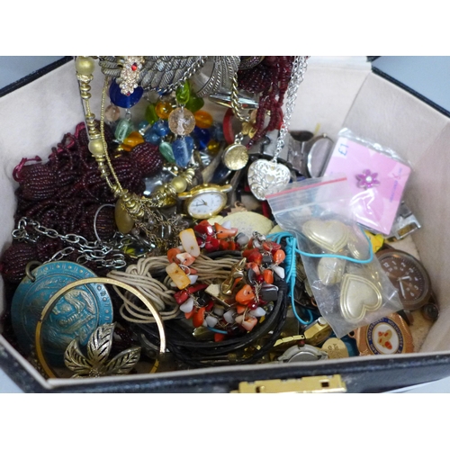 625 - A box of costume jewellery