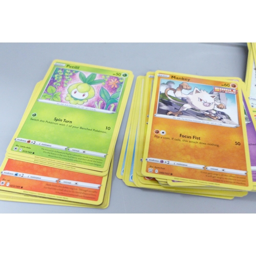 632 - Approximately 700 Pokémon cards