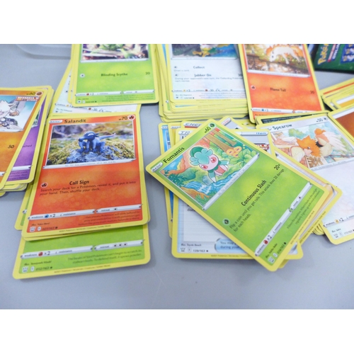 632 - Approximately 700 Pokémon cards