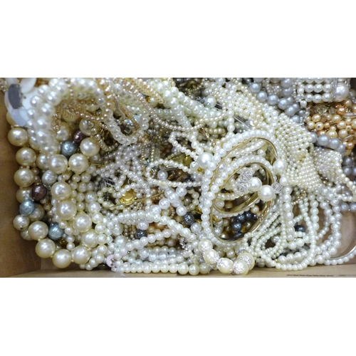 733 - A collection of faux pearl necklets and bracelets