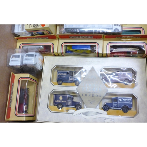 739 - A collection of model vehicles, boxed and loose