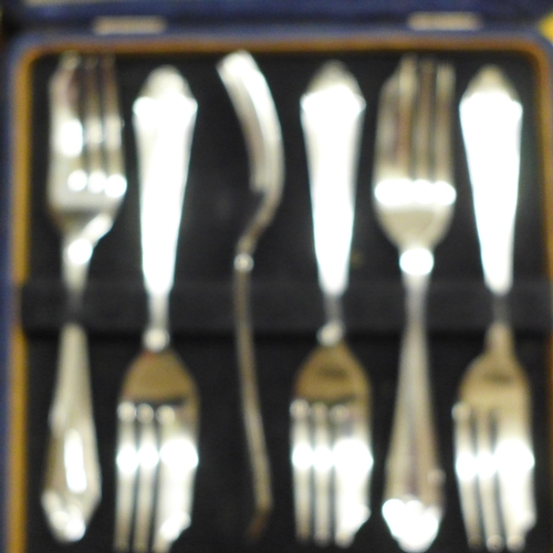 786 - Assorted items, boxes, clocks, cutlery, etc.