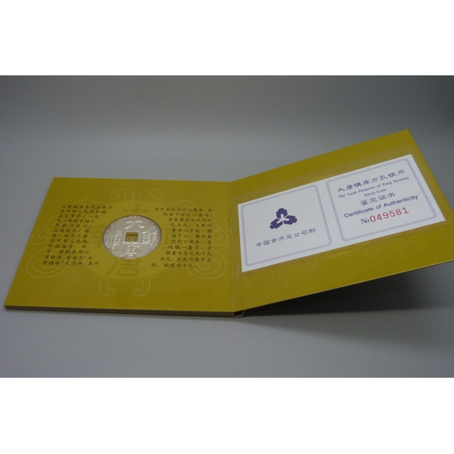 823 - 'The Tang Dynasty' silver coin, one ounce of fine silver, 1998