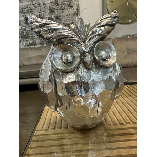 1321 - An Otis large silver ceramic owl, H 10cms (2171210)   #