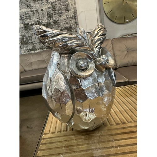 1321 - An Otis large silver ceramic owl, H 10cms (2171210)   #