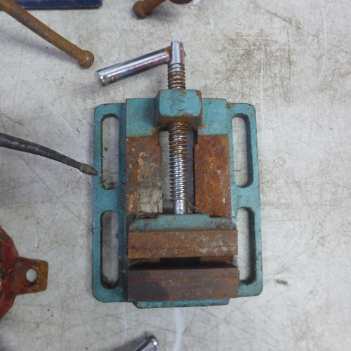 2017 - A Record no. 52A joiners vice, a Record V175 vice and other assorted bench vices