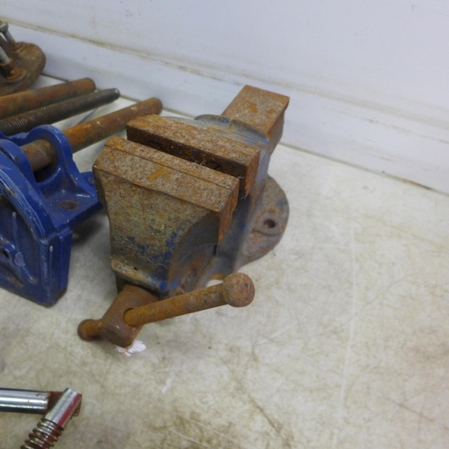 2017 - A Record no. 52A joiners vice, a Record V175 vice and other assorted bench vices