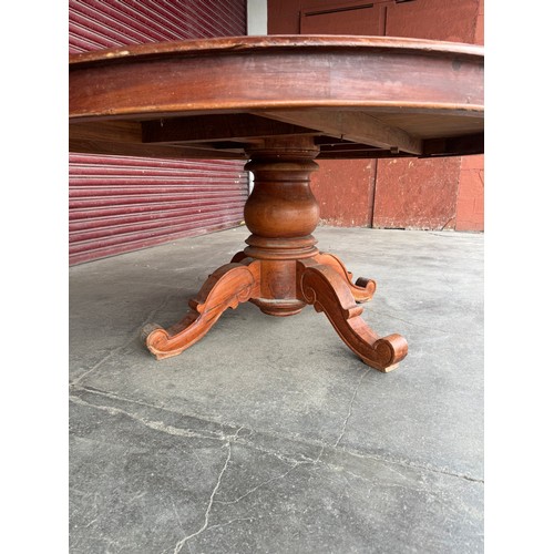 287 - A large Victorian style harwood circular dining table table