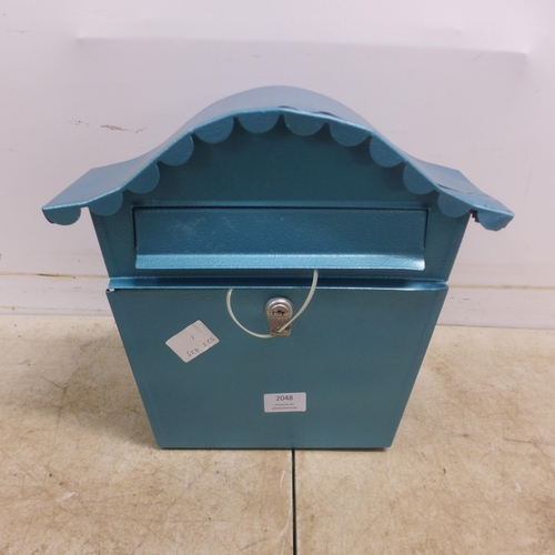 2048 - A lockable letterbox with key