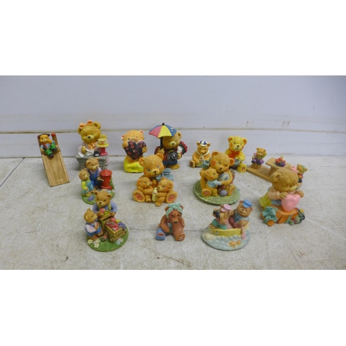 2057 - A quantity of collectible bear figurines