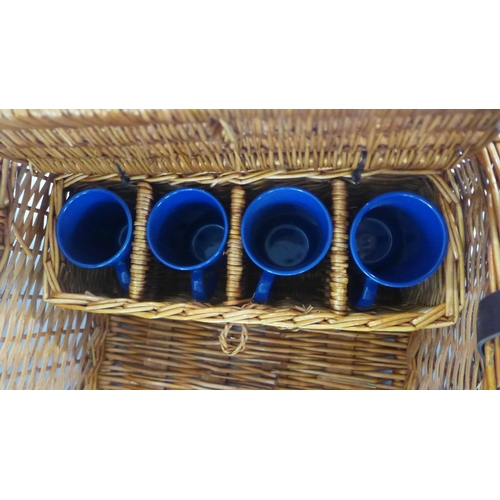 2077A - Wicker picnic hamper