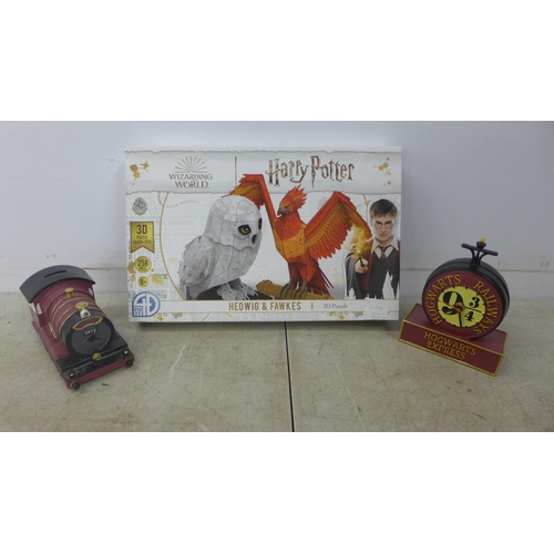 2077D - Three Harry Potter themed items, money bank, clock and 3D puzzle