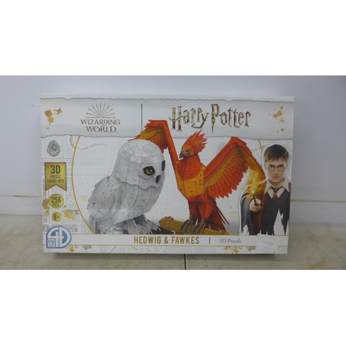 2077D - Three Harry Potter themed items, money bank, clock and 3D puzzle