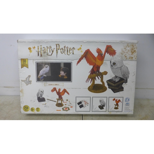 2077D - Three Harry Potter themed items, money bank, clock and 3D puzzle