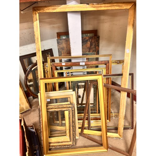 349 - A quantity of miscellaneous picture frames