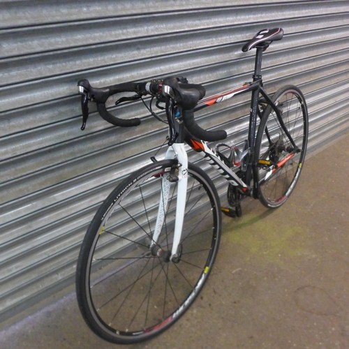 2140 - A B-twin CX Cyclo Cross men’s road bike with heat treated aluminium frame, Tektro RL721 brakes, Shim... 