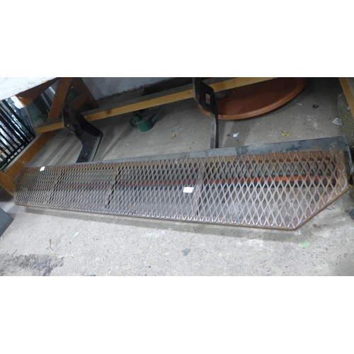 2178 - A Mercedes Sprinter back step