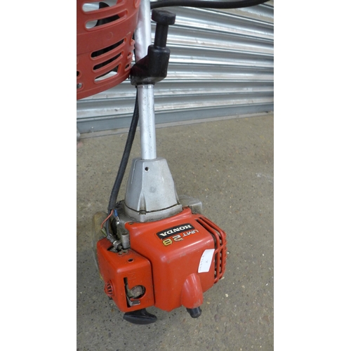 2183 - A Honda UMT228 petrol strimmer