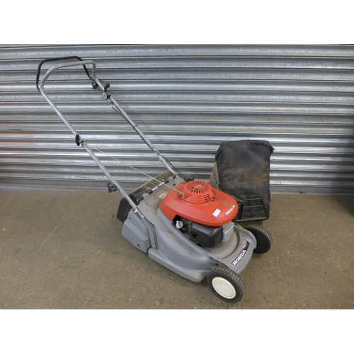 2208 - A Honda HRB 425c petrol driven lawn mower - with collection box