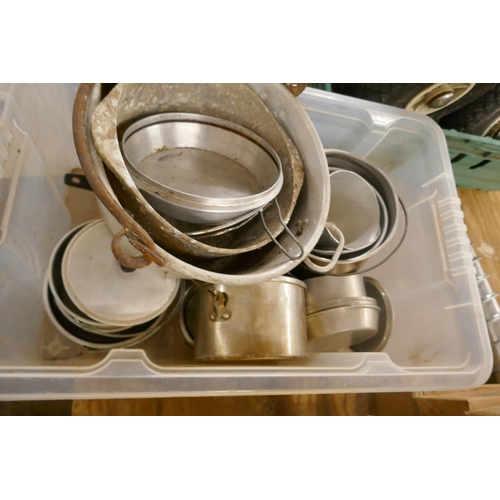 2287 - A large quantity of steel kitchen items including jugs, cauldrons, pots, pan etc