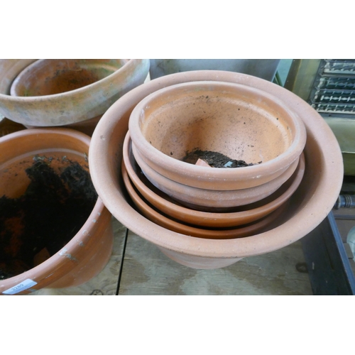 2289 - 17 assorted terracotta plant pots