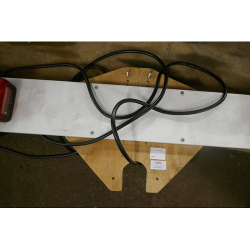 2304 - A 4.5ft trailer board with lights