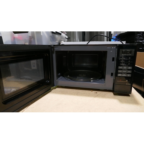 6043 - Panasonic Solo Black Microwave, (333-174) *This lot is subject to VAT