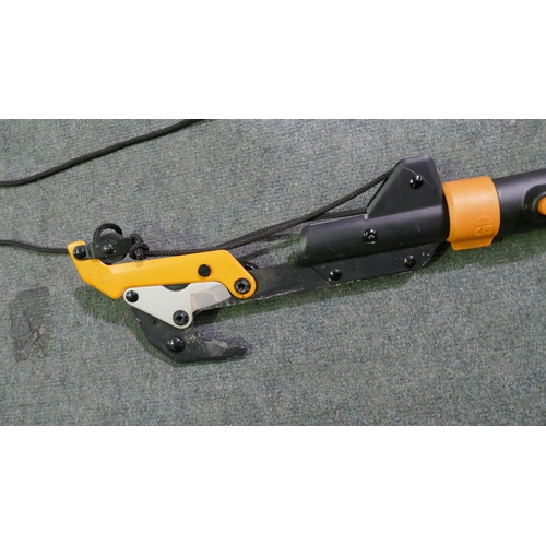 6047 - Fiskars Tree Pruner, (333-201) *This lot is subject to VAT