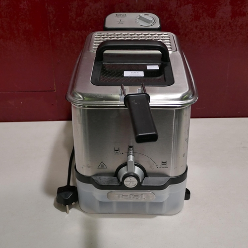 6055 - Tefal Fryer -  Model: (FR804140), (333-194) *This lot is subject to VAT