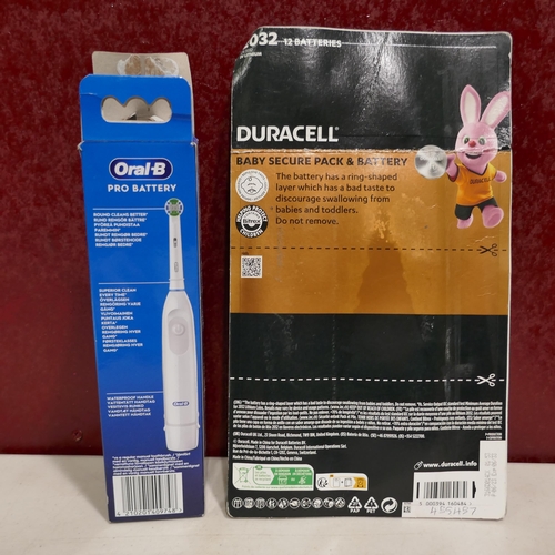 6070 - Oral-B Db5 Toothbrush ,Duracell 2032 Coin Batteries (333-219,220) *This lot is subject to VAT