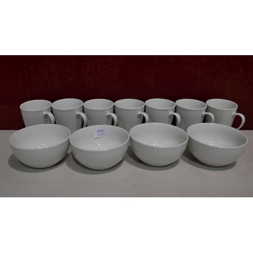 6114 - Porcelain crossroads Dinner Set(332-486) *This lot is subject to vat