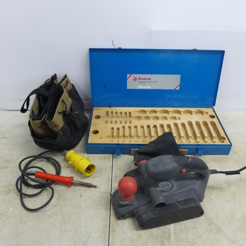 5001 - A Performance Power NLF800P 230v power planer, a metal tool case and a CLC utility tool bag