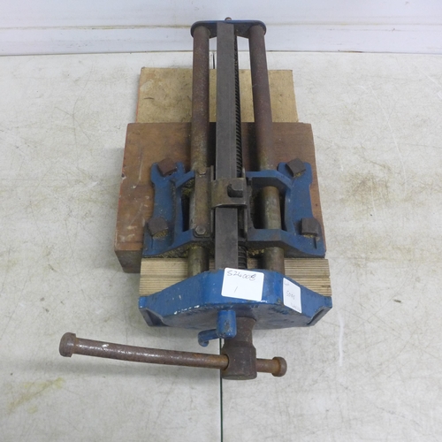 5005 - A Record No.52½ heavy duty joiners vice on a mount