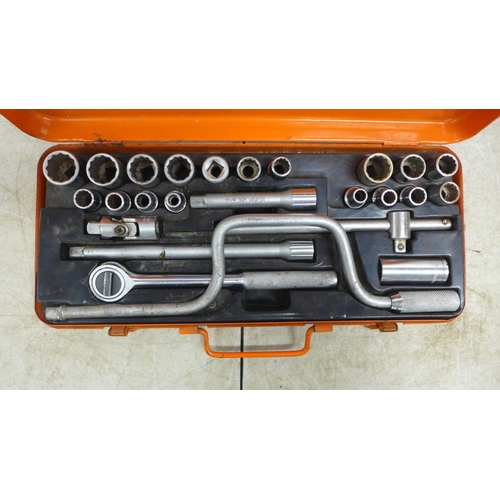 5012 - A 25 piece Draper socket set